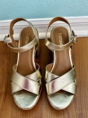 Kenzie Gold Platform Shoes Size 7 1/2